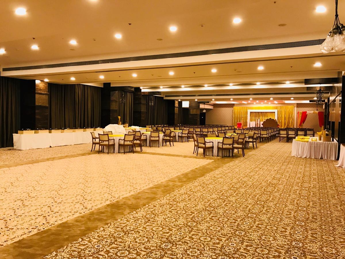 Regenta Central Hotel & Convention Centre Nagpur Extérieur photo