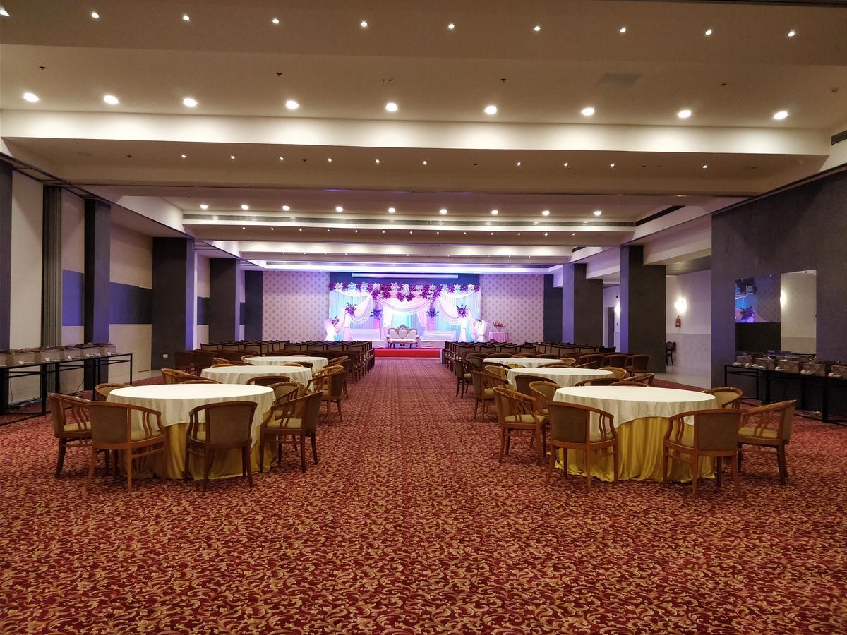 Regenta Central Hotel & Convention Centre Nagpur Extérieur photo