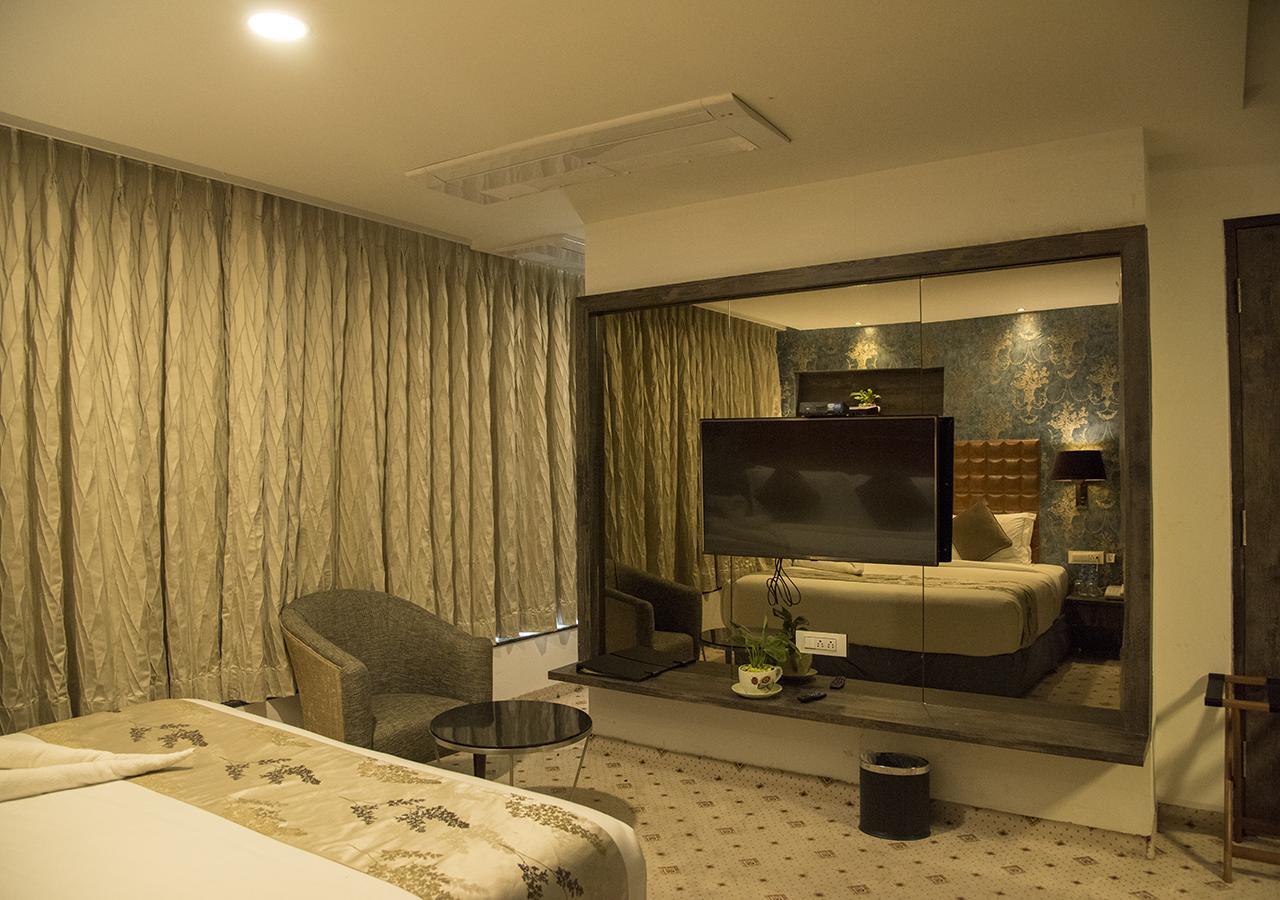 Regenta Central Hotel & Convention Centre Nagpur Extérieur photo
