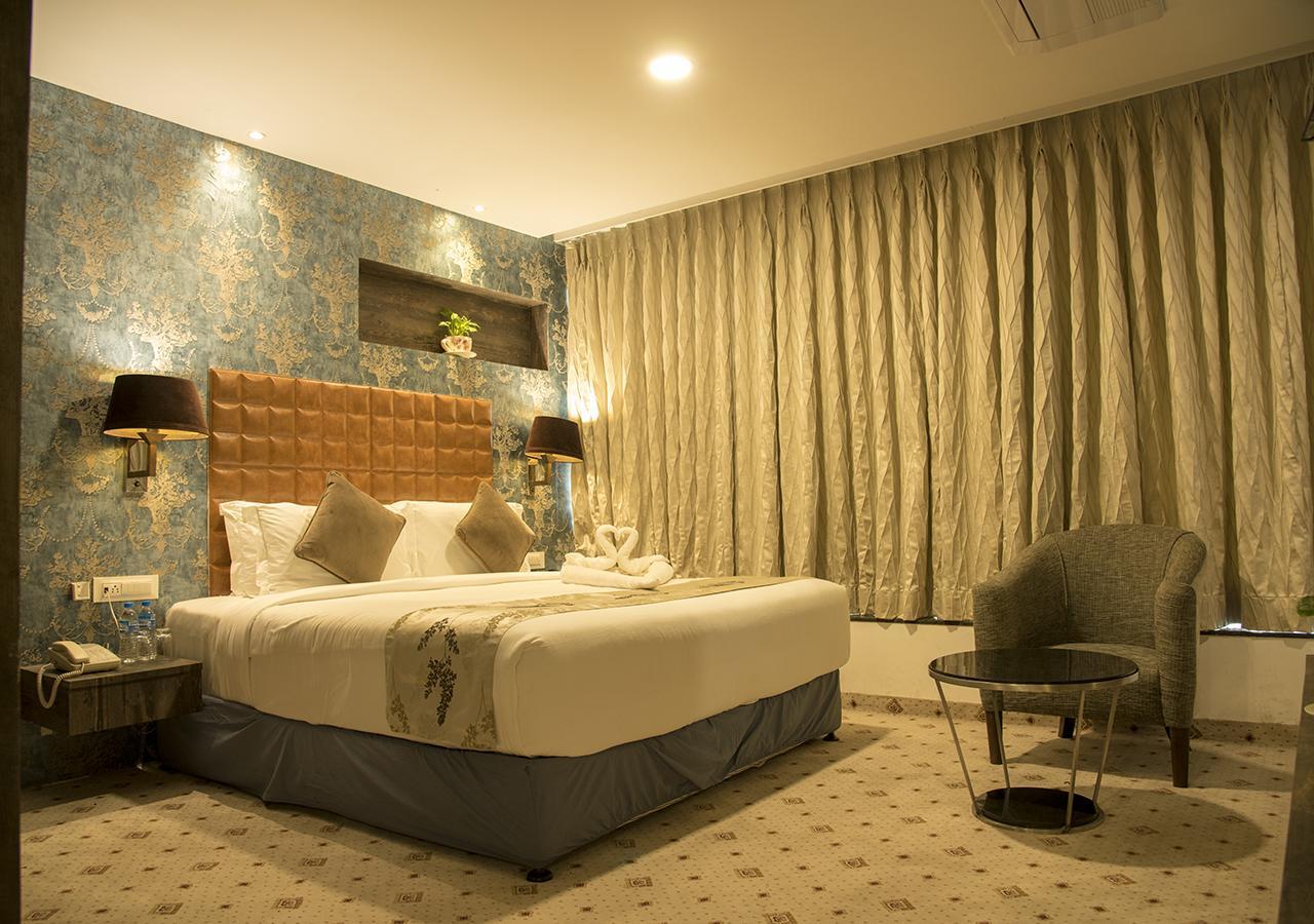 Regenta Central Hotel & Convention Centre Nagpur Extérieur photo