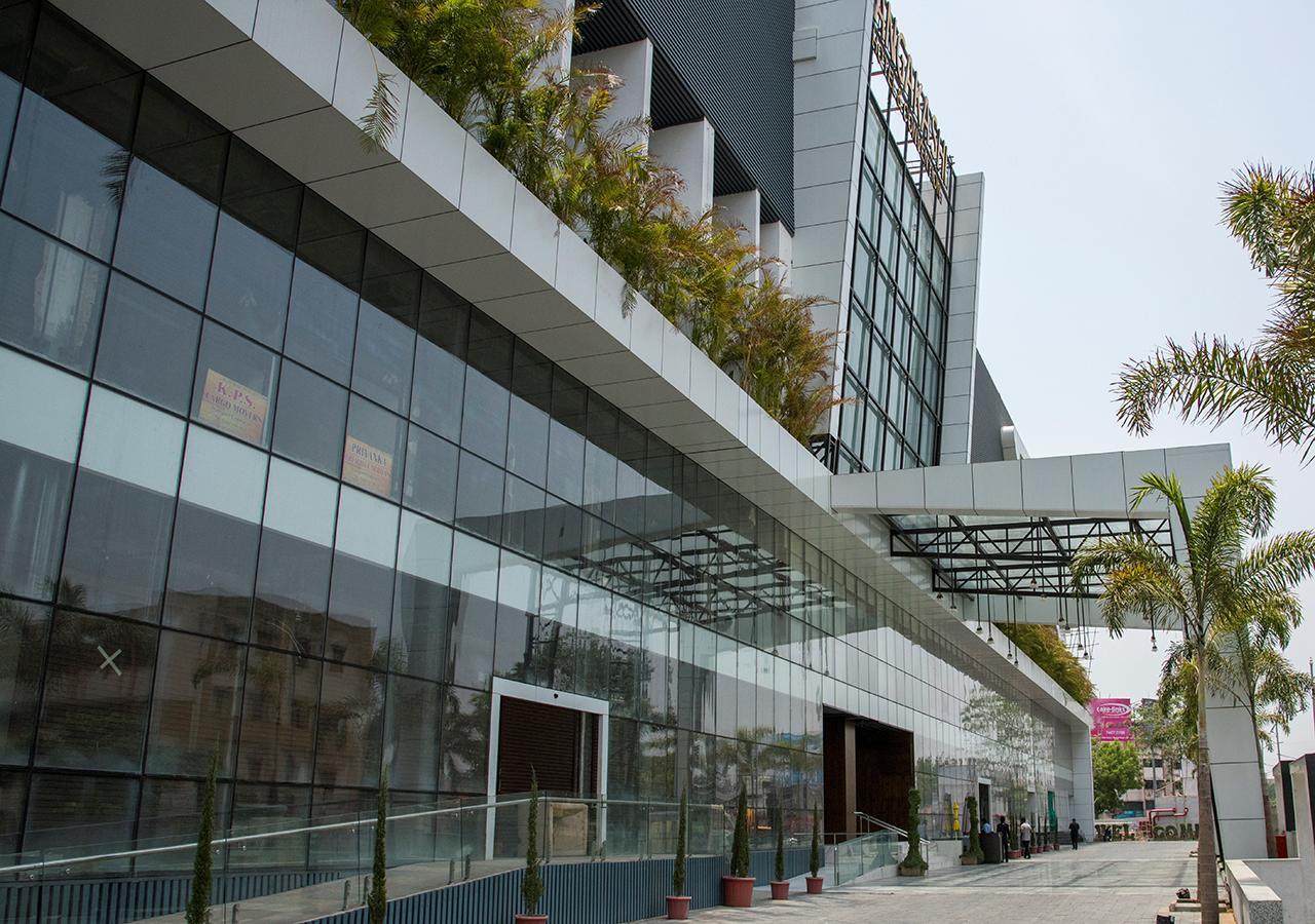 Regenta Central Hotel & Convention Centre Nagpur Extérieur photo