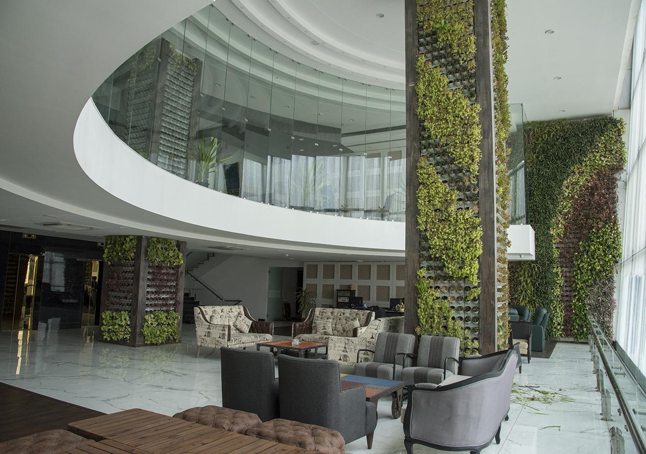 Regenta Central Hotel & Convention Centre Nagpur Extérieur photo