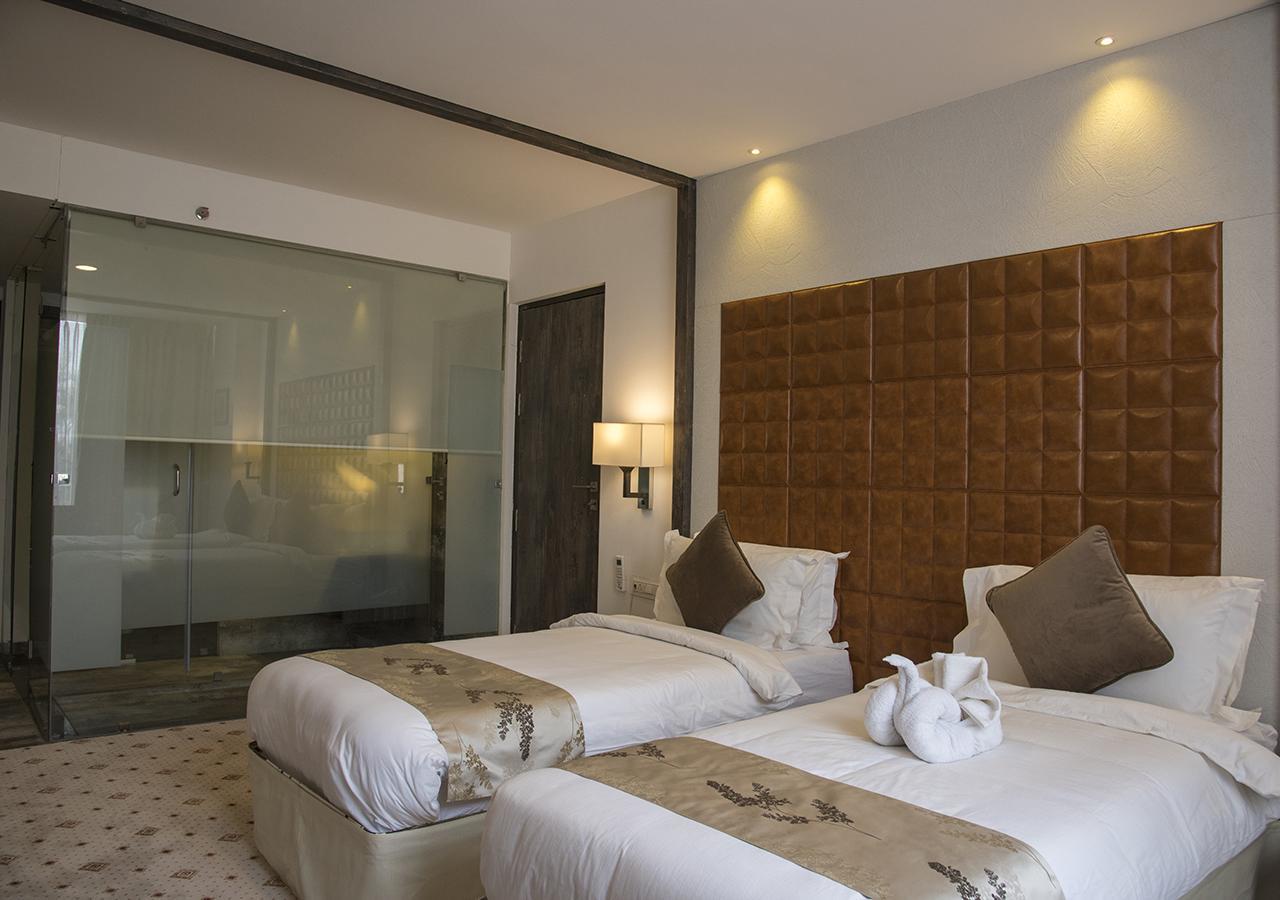 Regenta Central Hotel & Convention Centre Nagpur Extérieur photo