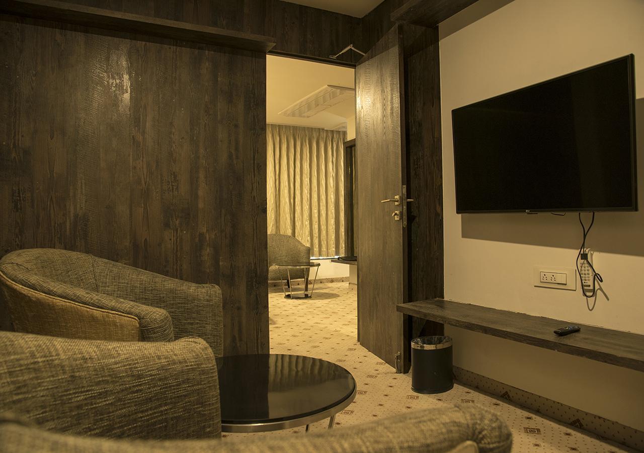 Regenta Central Hotel & Convention Centre Nagpur Extérieur photo
