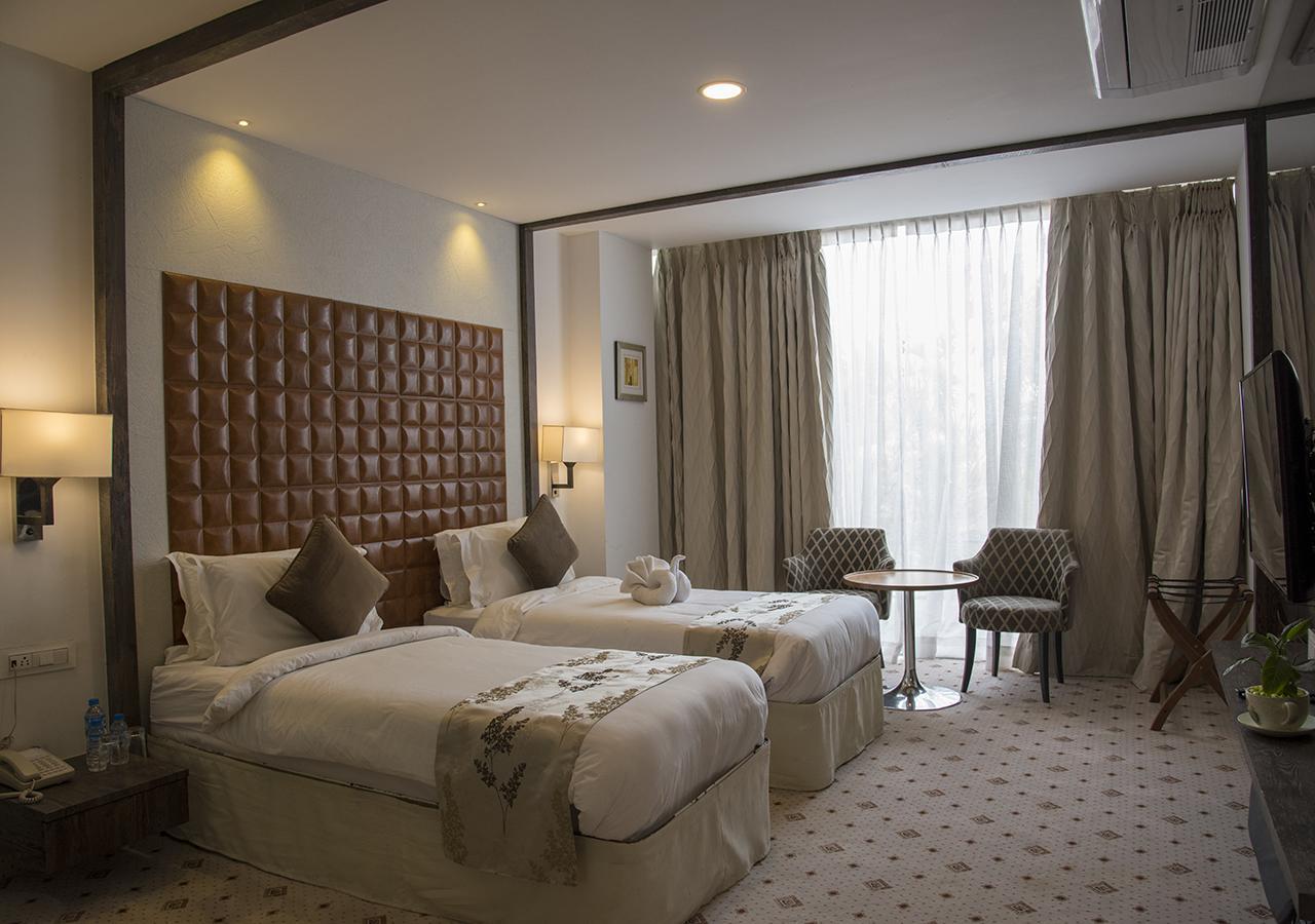 Regenta Central Hotel & Convention Centre Nagpur Extérieur photo
