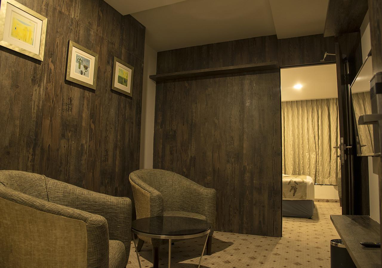 Regenta Central Hotel & Convention Centre Nagpur Extérieur photo
