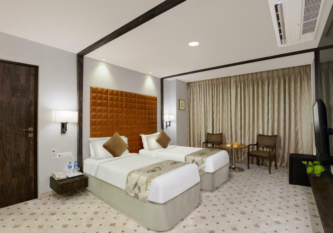Regenta Central Hotel & Convention Centre Nagpur Extérieur photo