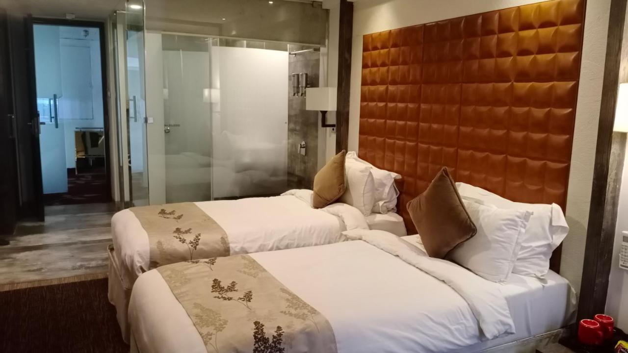Regenta Central Hotel & Convention Centre Nagpur Extérieur photo