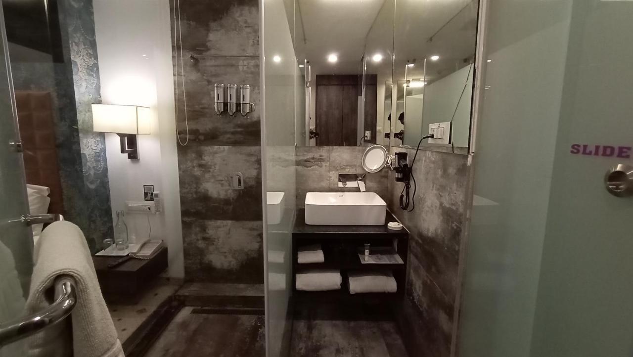 Regenta Central Hotel & Convention Centre Nagpur Extérieur photo