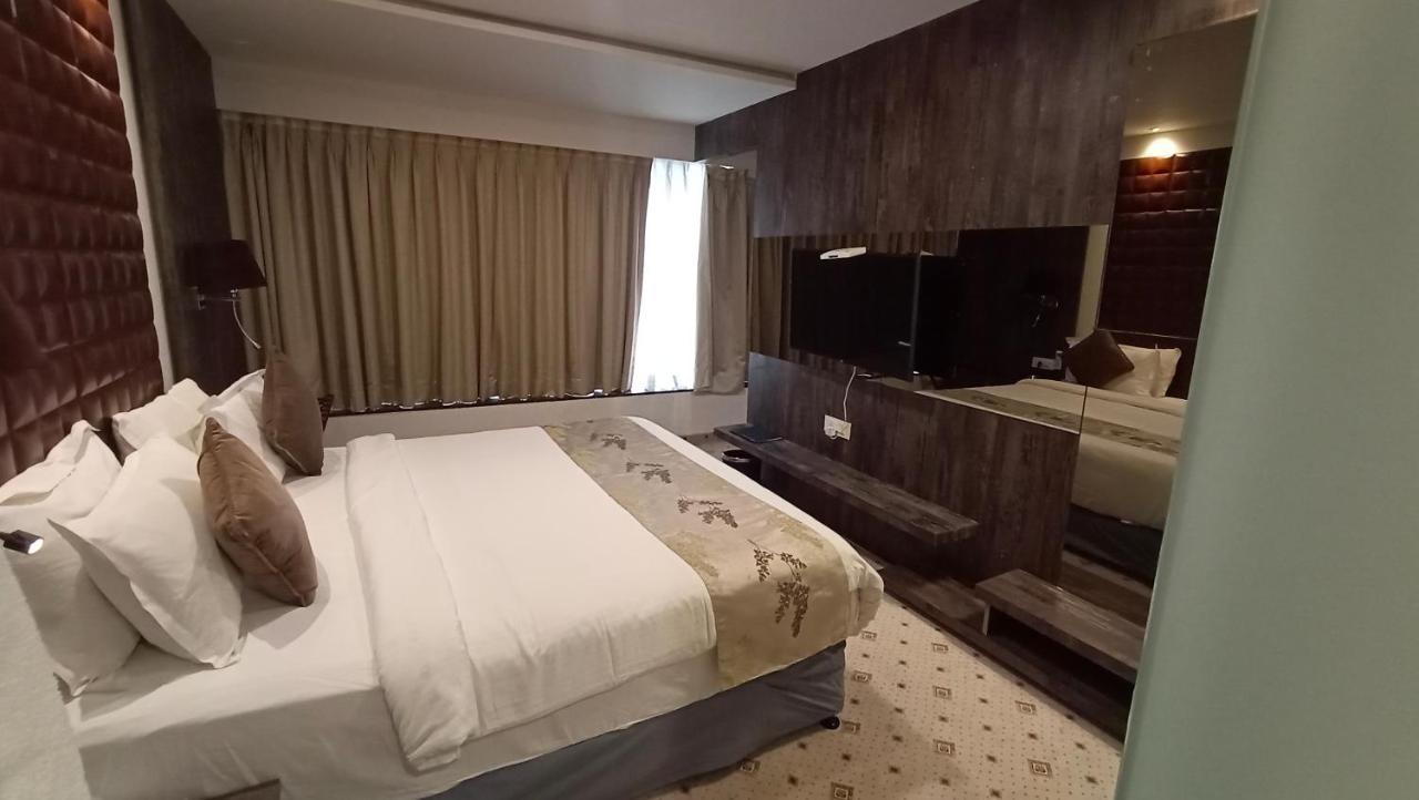 Regenta Central Hotel & Convention Centre Nagpur Extérieur photo